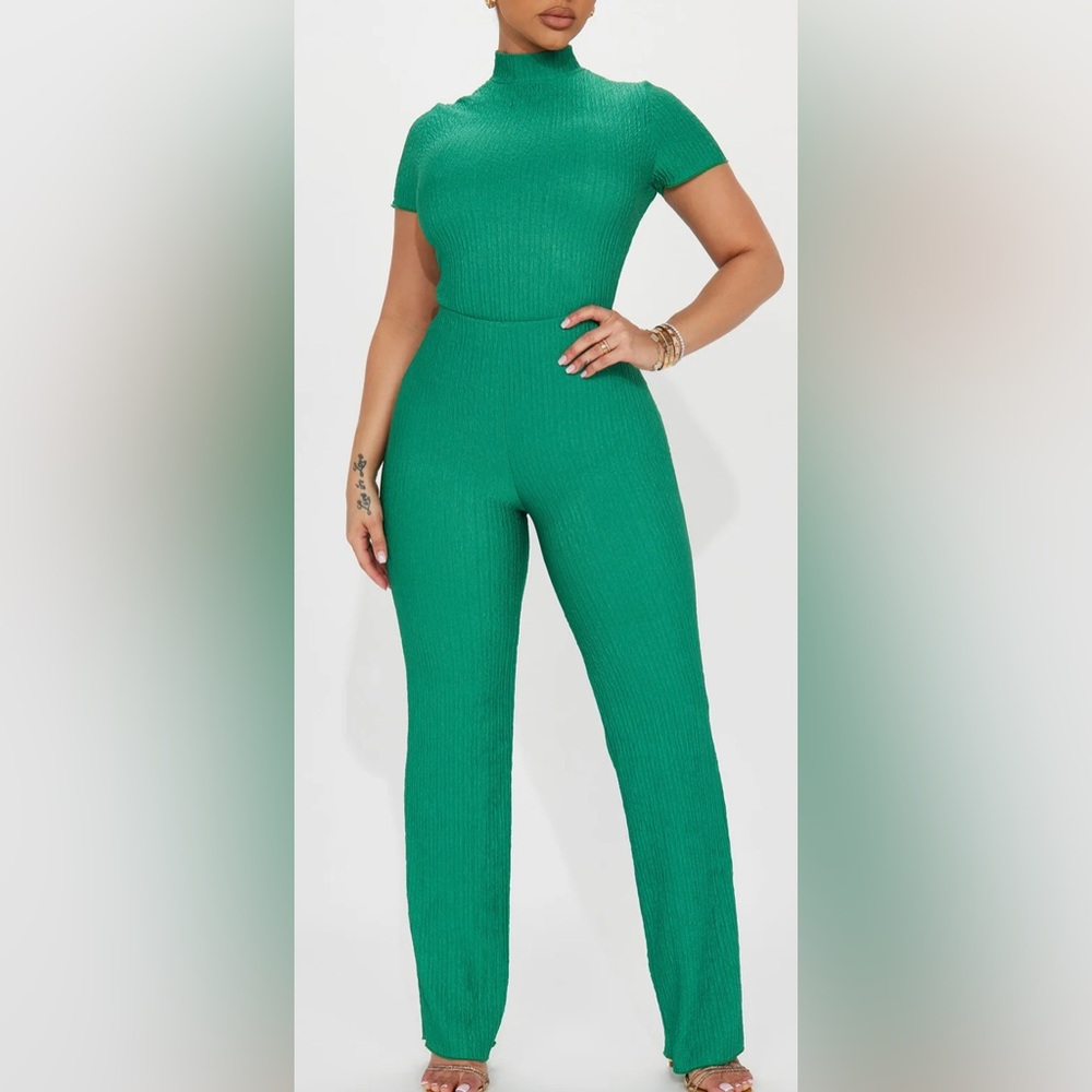 Green Ribbed Elegant Set